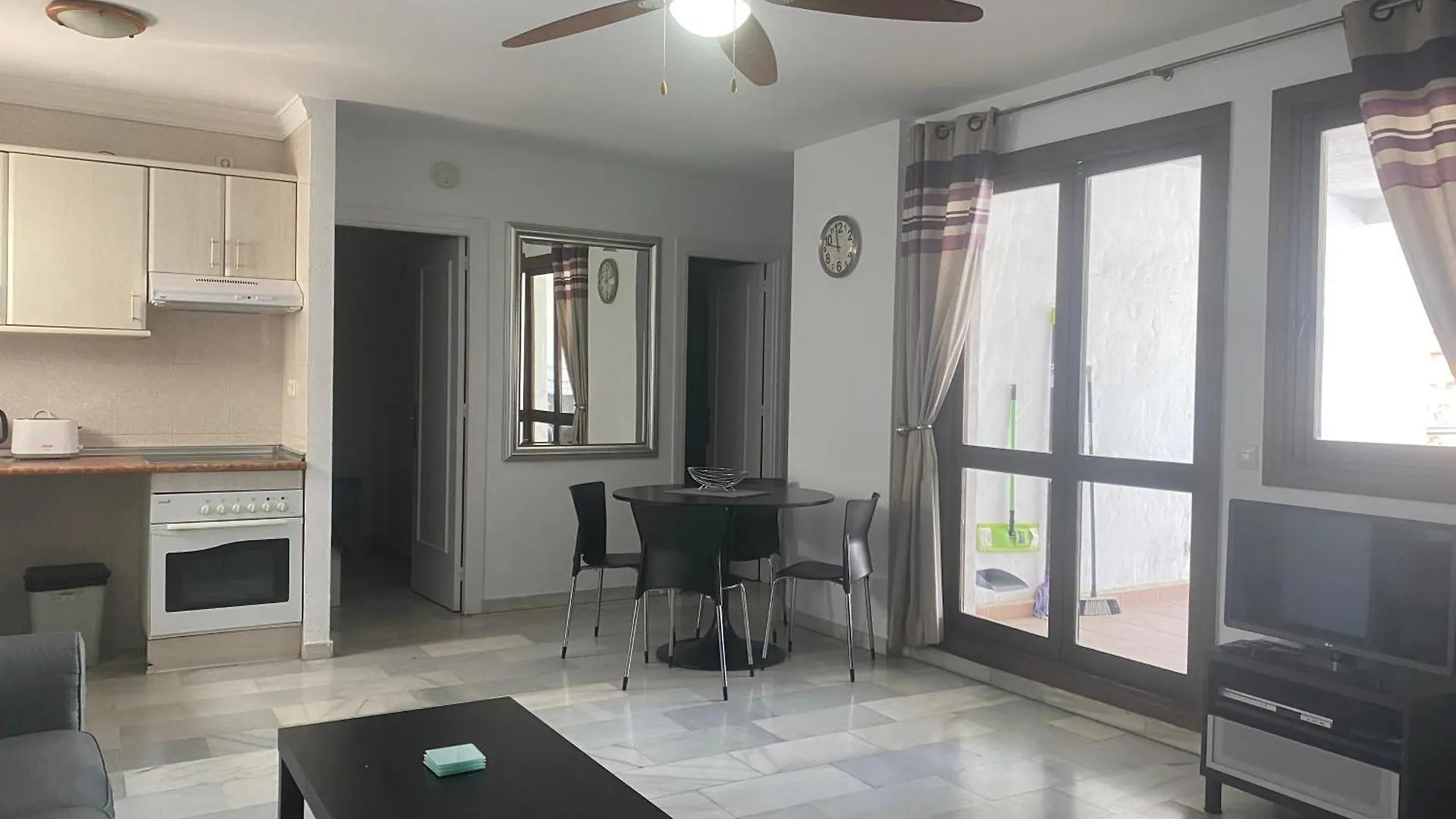 Lovely Two Bedroom Pueblo Evita Benalmádena