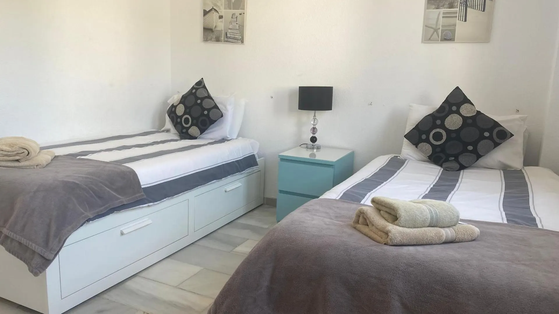 Lovely Two Bedroom Pueblo Evita Benalmádena Apartamento