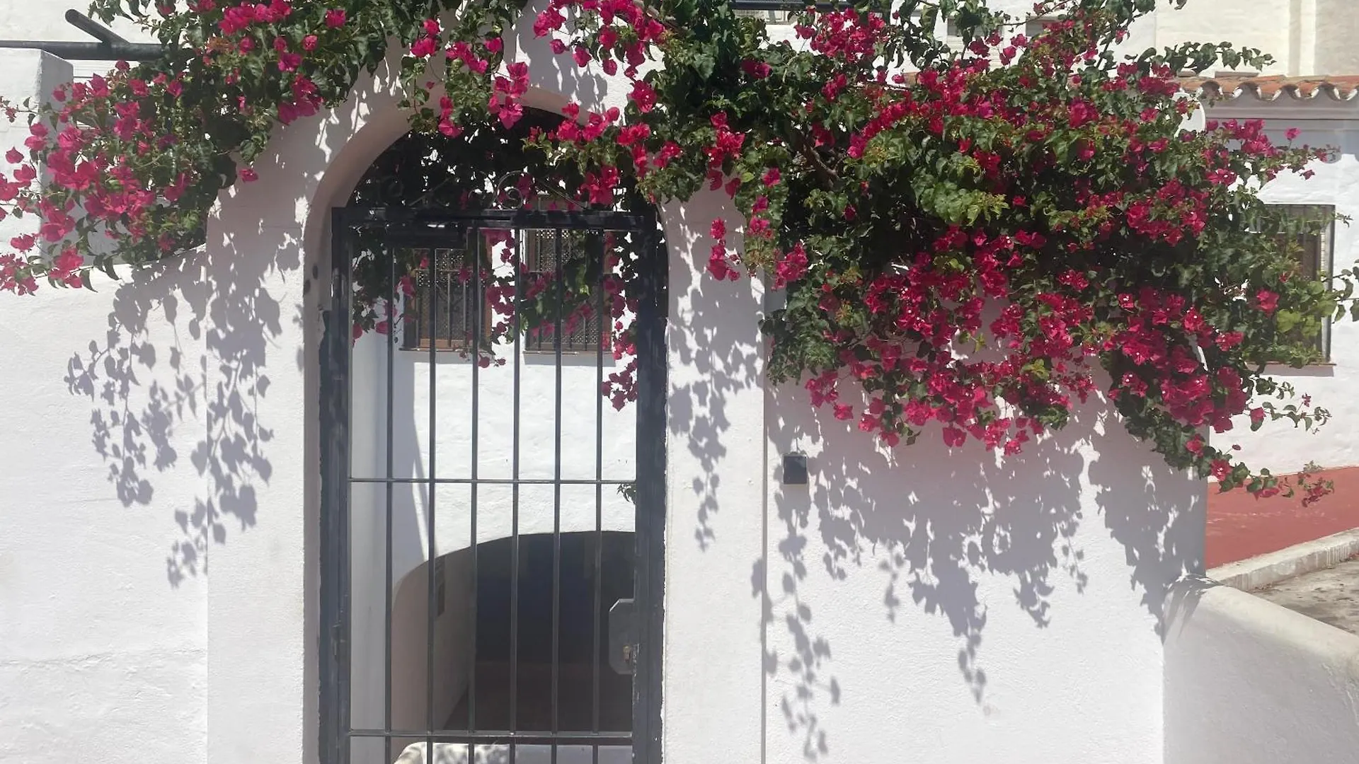 Lovely Two Bedroom Pueblo Evita Benalmádena
