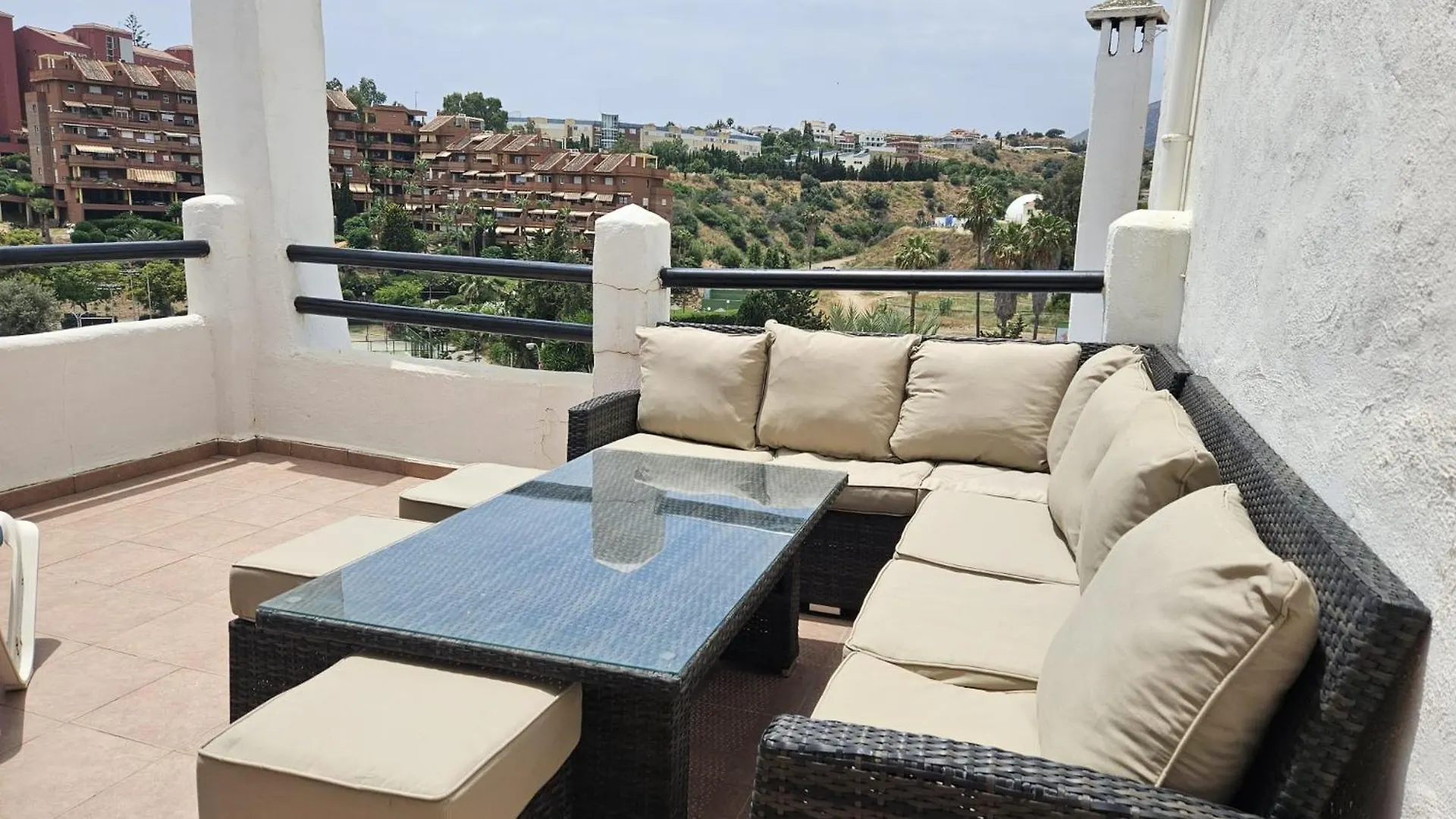 Lovely Two Bedroom Pueblo Evita Benalmádena Apartamento